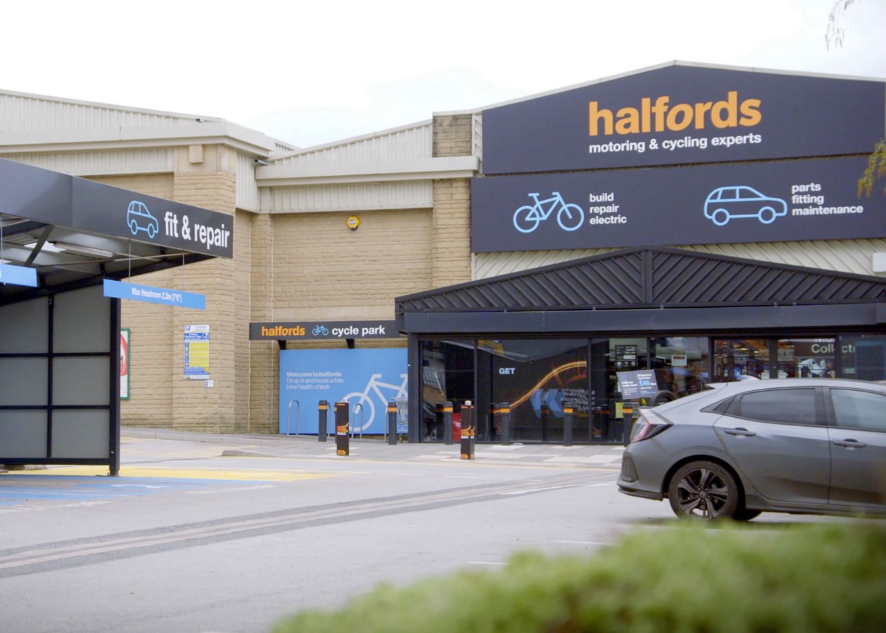 Halfords Relies on Juniper AIOps for Retail Transformation Halfords Relies on Juniper AIOps for Retail Transformation