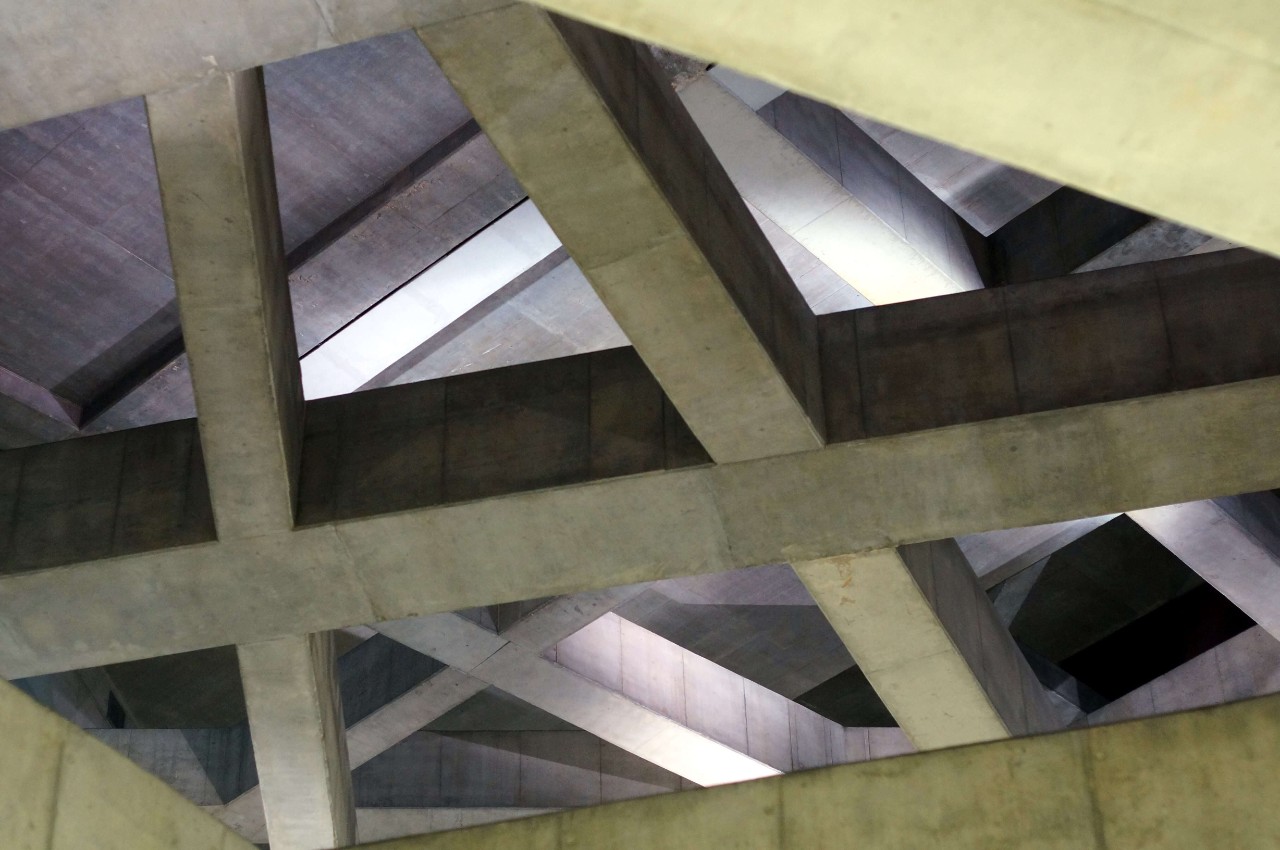 Abstract image of intersecting beams Abstract image of intersecting beams